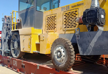Cement pavement crusher exported to Korea(图1)