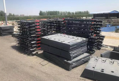  梳齿板形伸缩装置在中卫南黄河大桥施工 Construction of comb shaped plate expansion device in Zhongwei South Yellow Rive(图1)